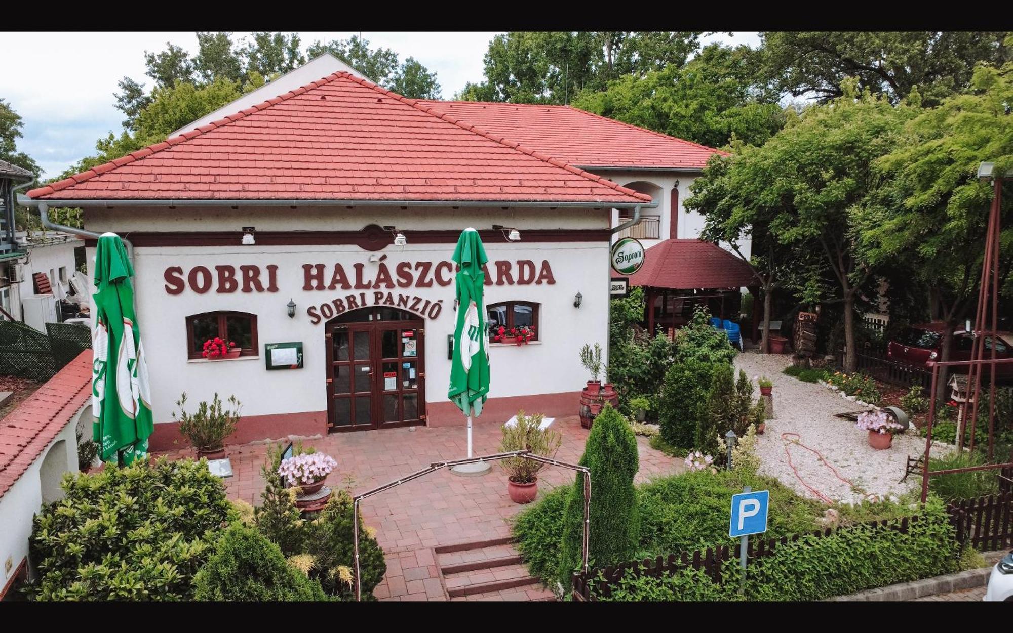 Sobri Halaszcsarda Es Panzio 包姚 外观 照片